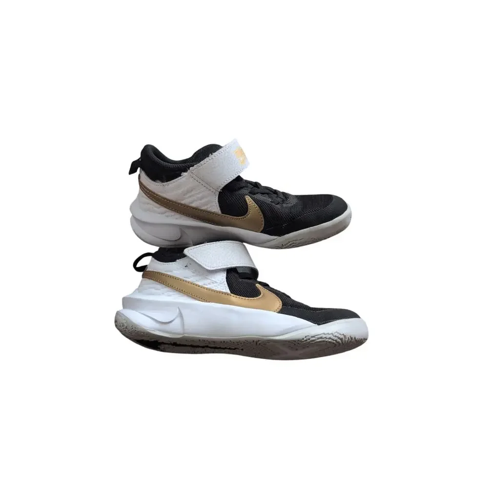 Nike Team Hustle Child Black White Gold Basketball Low Top Shoe Sneaker Sz 12C